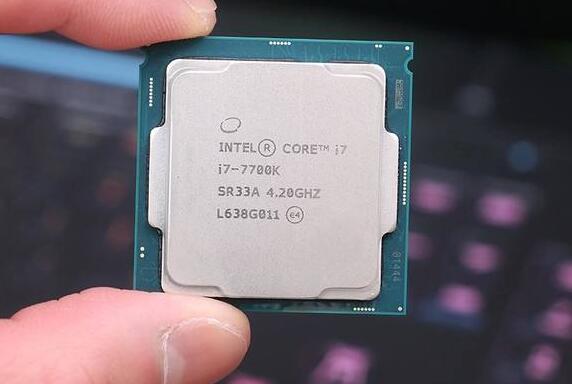 如果是可以超频的cpu,那么建议选择高价的超频主板,但i7 7700因为倍频