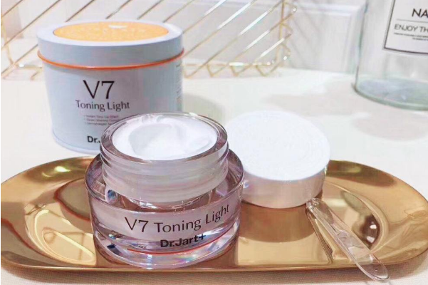 v7是什么牌子化妆品