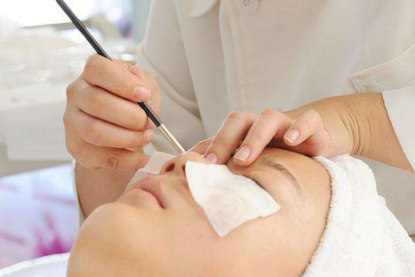 针清后需要化妆怎么办