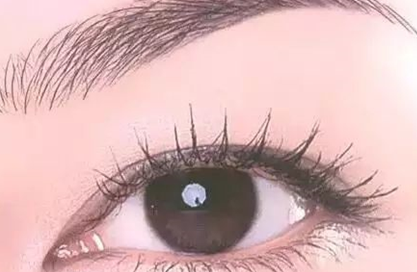 美妆百科 剑眉和一字眉的区别剑眉和一字眉的眉型是不一样的,主要在于