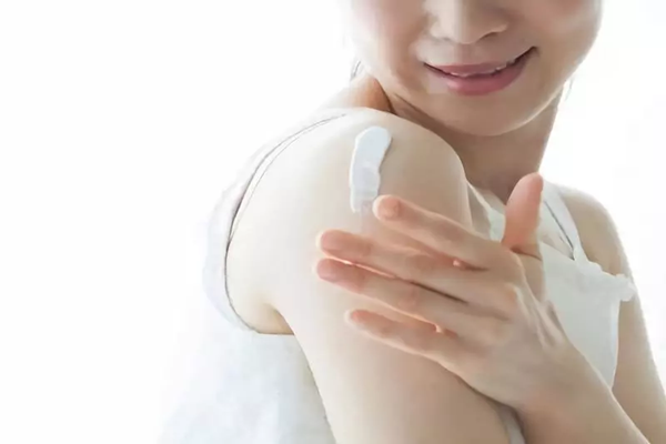 脱了毛可以擦身体乳吗(脱了毛可以擦身体乳吗女生)