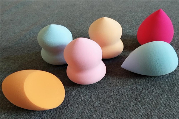 没带海绵蛋怎么上妆