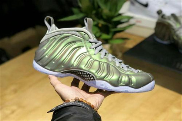 喷泡夏天穿热吗