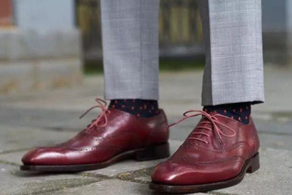 皮鞋臭脚怎么办