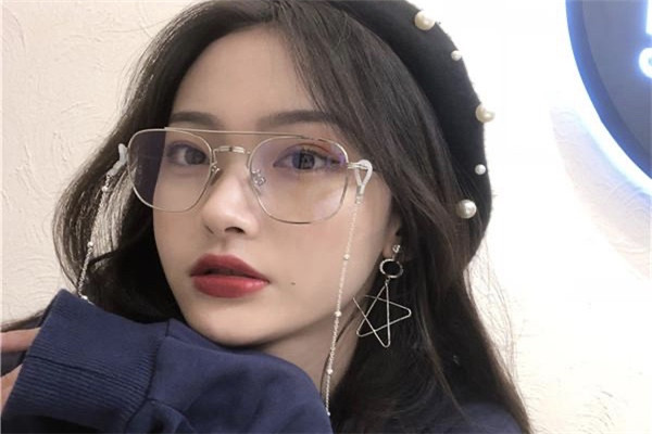 有什么眼镜显脸小,有什么眼镜显脸小的