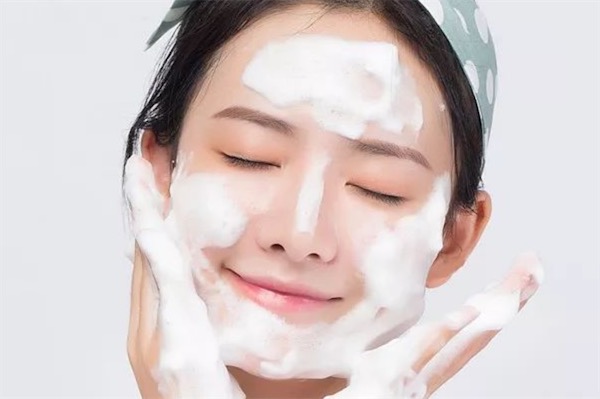 洗面奶洗完紧绷有害吗