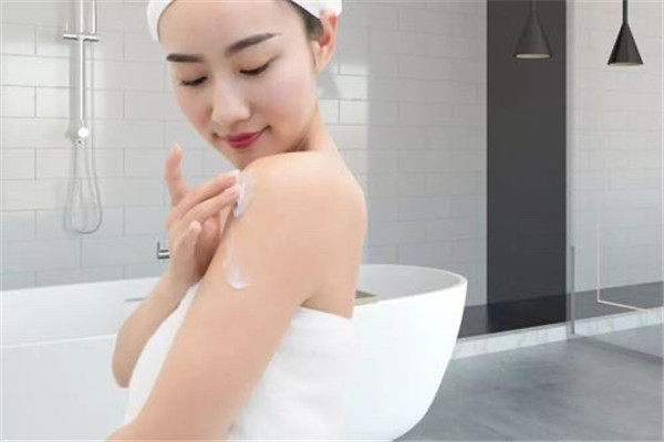 体虱涂身体乳会更严重吗(体虱涂身体乳会更严重吗图片)