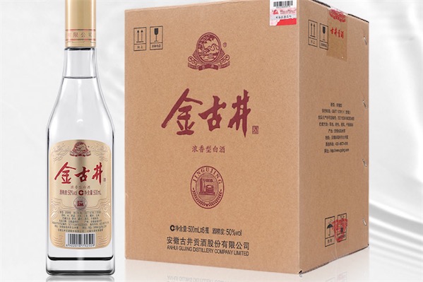 虽然价格上它比其它高档的古井贡酒便宜,但是制作工艺以及原料选择