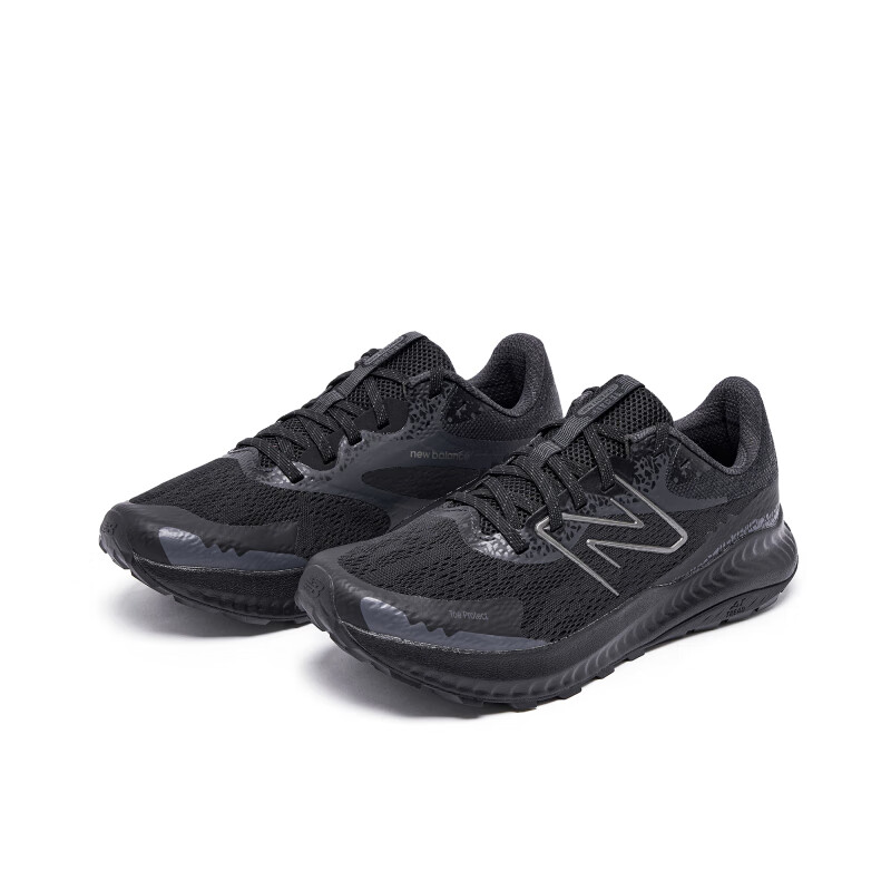 New balance 越野跑步鞋